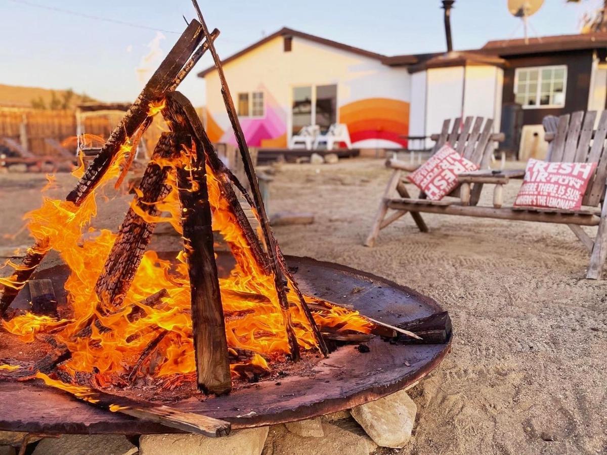 Twin Palms Desert Getaway - Jacuzzi, Fire Pit, Meditation Room & More Joshua Tree Bagian luar foto