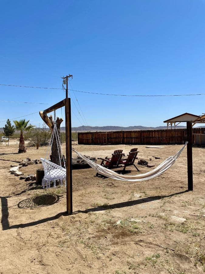 Twin Palms Desert Getaway - Jacuzzi, Fire Pit, Meditation Room & More Joshua Tree Bagian luar foto
