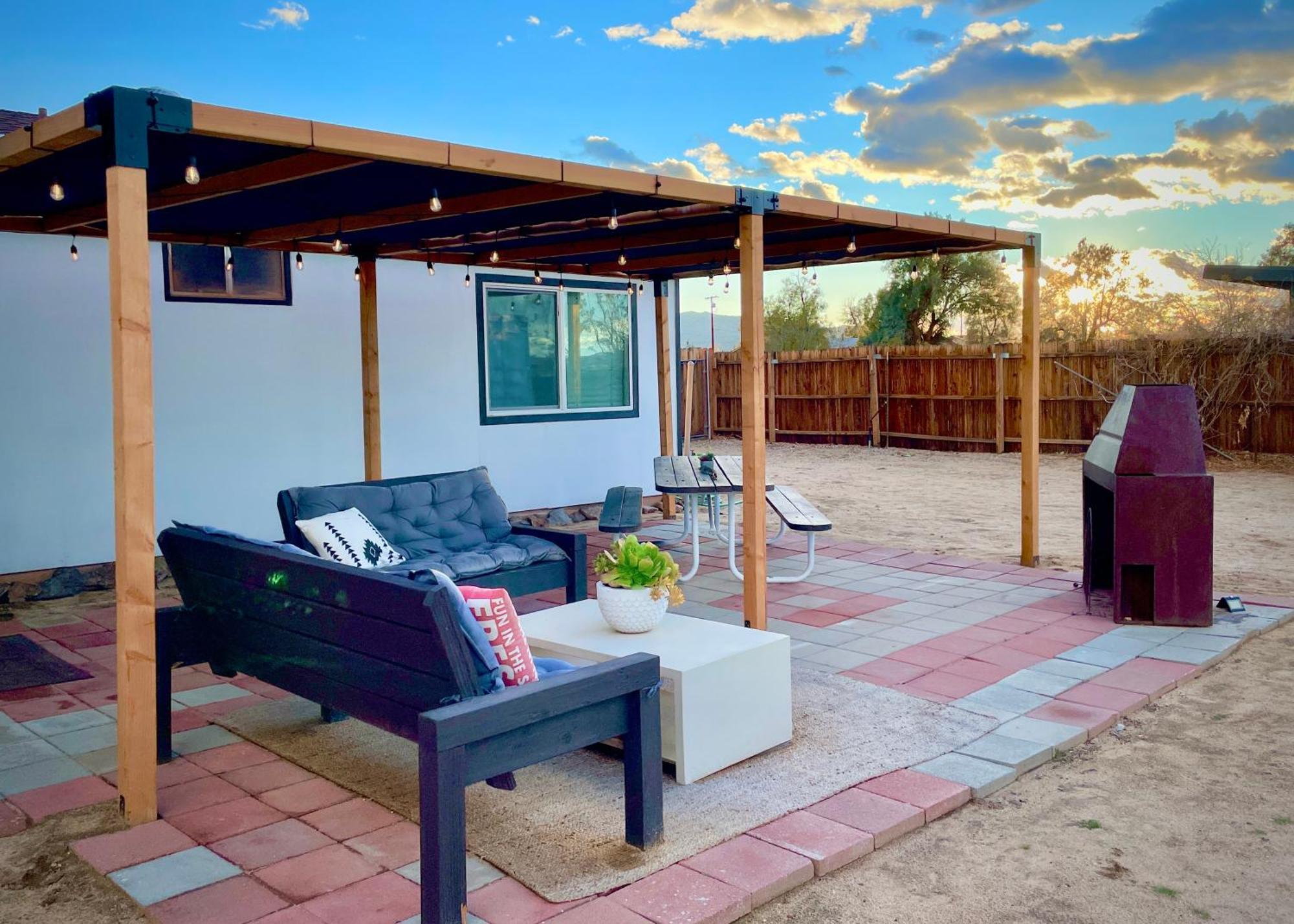Twin Palms Desert Getaway - Jacuzzi, Fire Pit, Meditation Room & More Joshua Tree Bagian luar foto