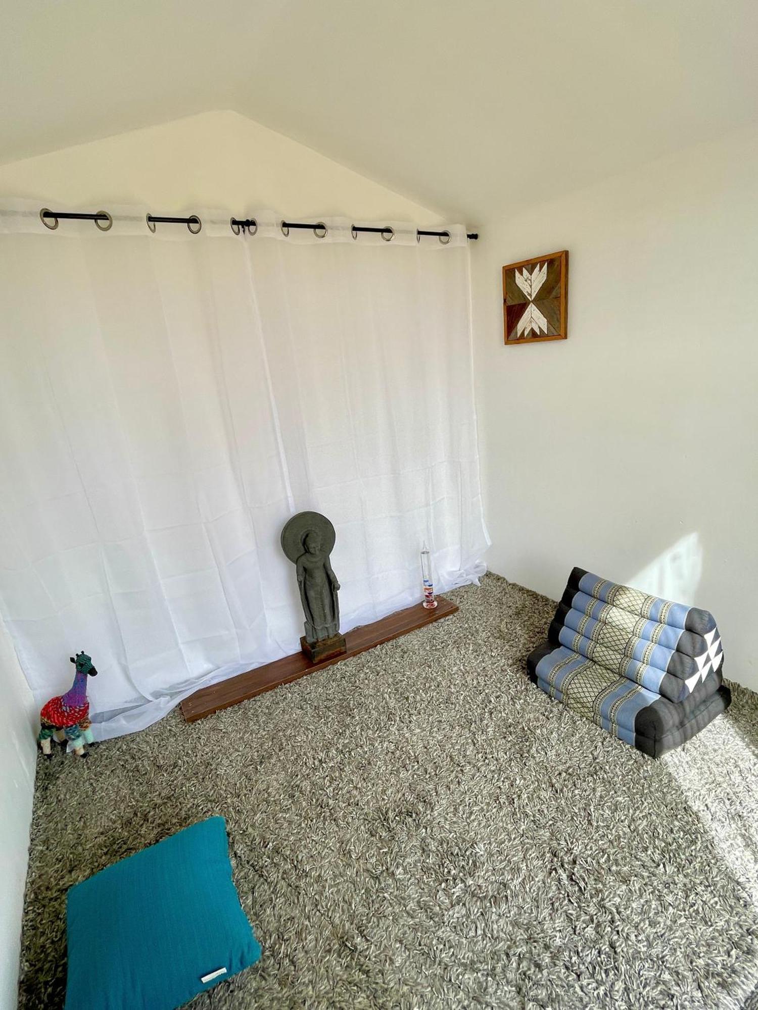 Twin Palms Desert Getaway - Jacuzzi, Fire Pit, Meditation Room & More Joshua Tree Bagian luar foto