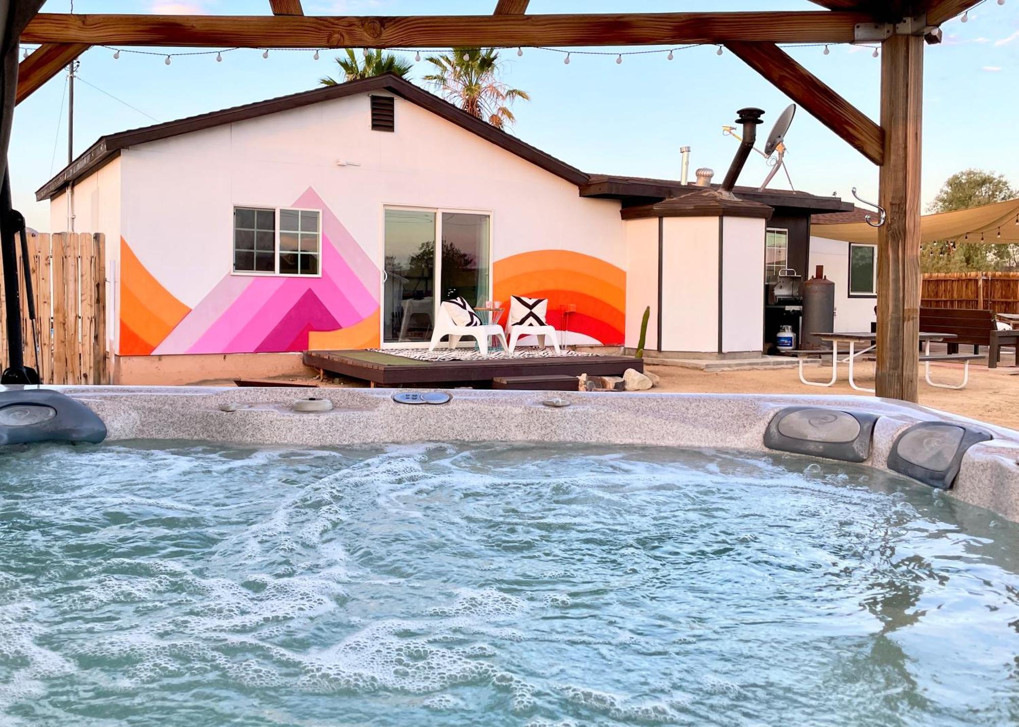 Twin Palms Desert Getaway - Jacuzzi, Fire Pit, Meditation Room & More Joshua Tree Bagian luar foto