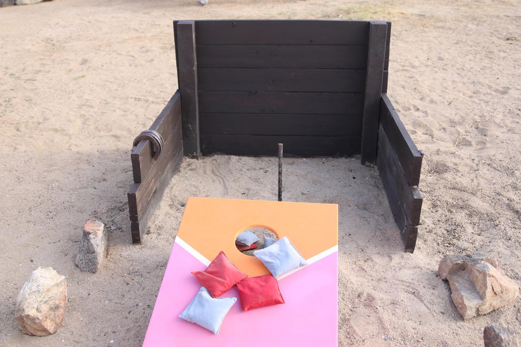Twin Palms Desert Getaway - Jacuzzi, Fire Pit, Meditation Room & More Joshua Tree Bagian luar foto