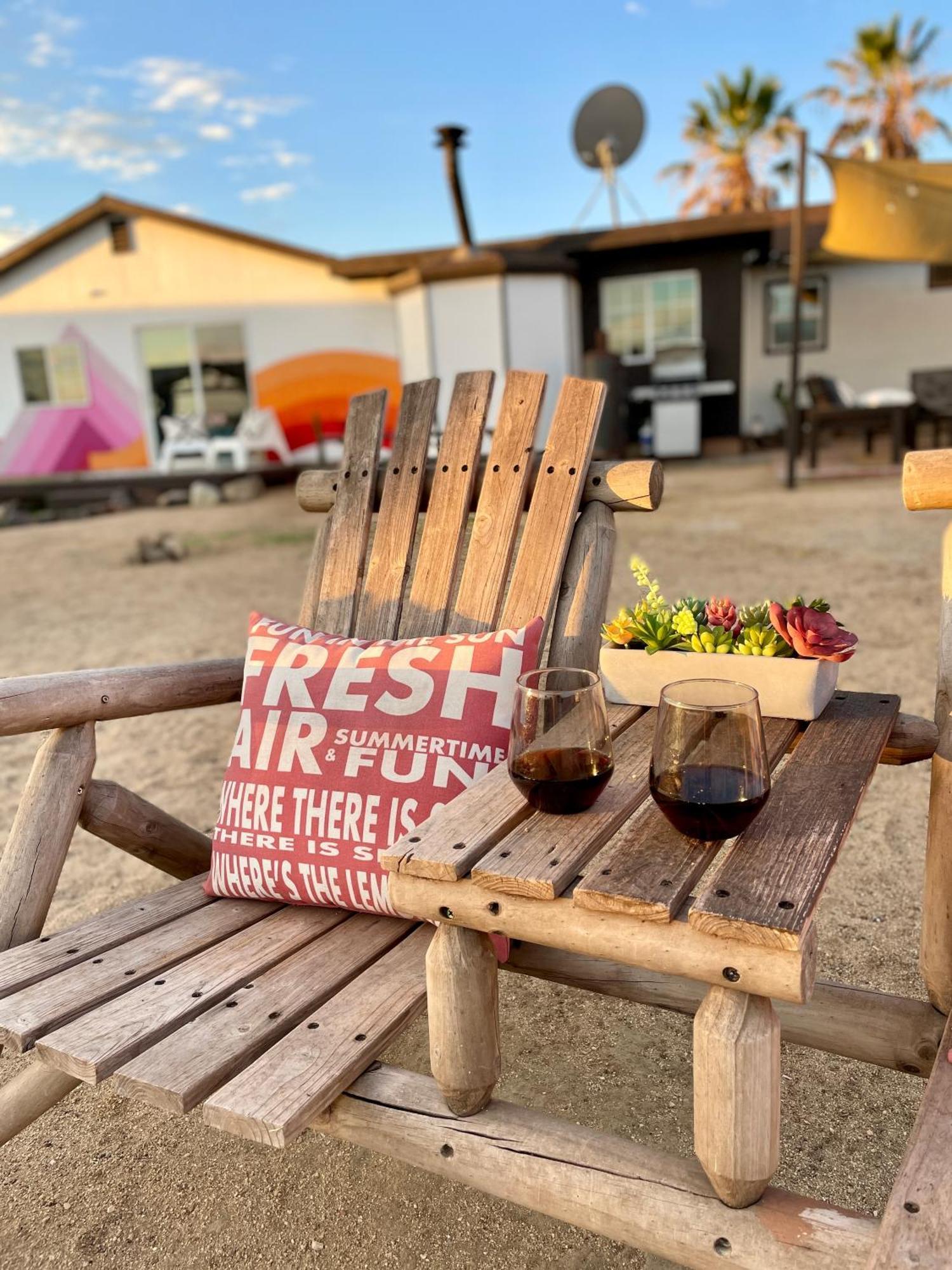 Twin Palms Desert Getaway - Jacuzzi, Fire Pit, Meditation Room & More Joshua Tree Bagian luar foto