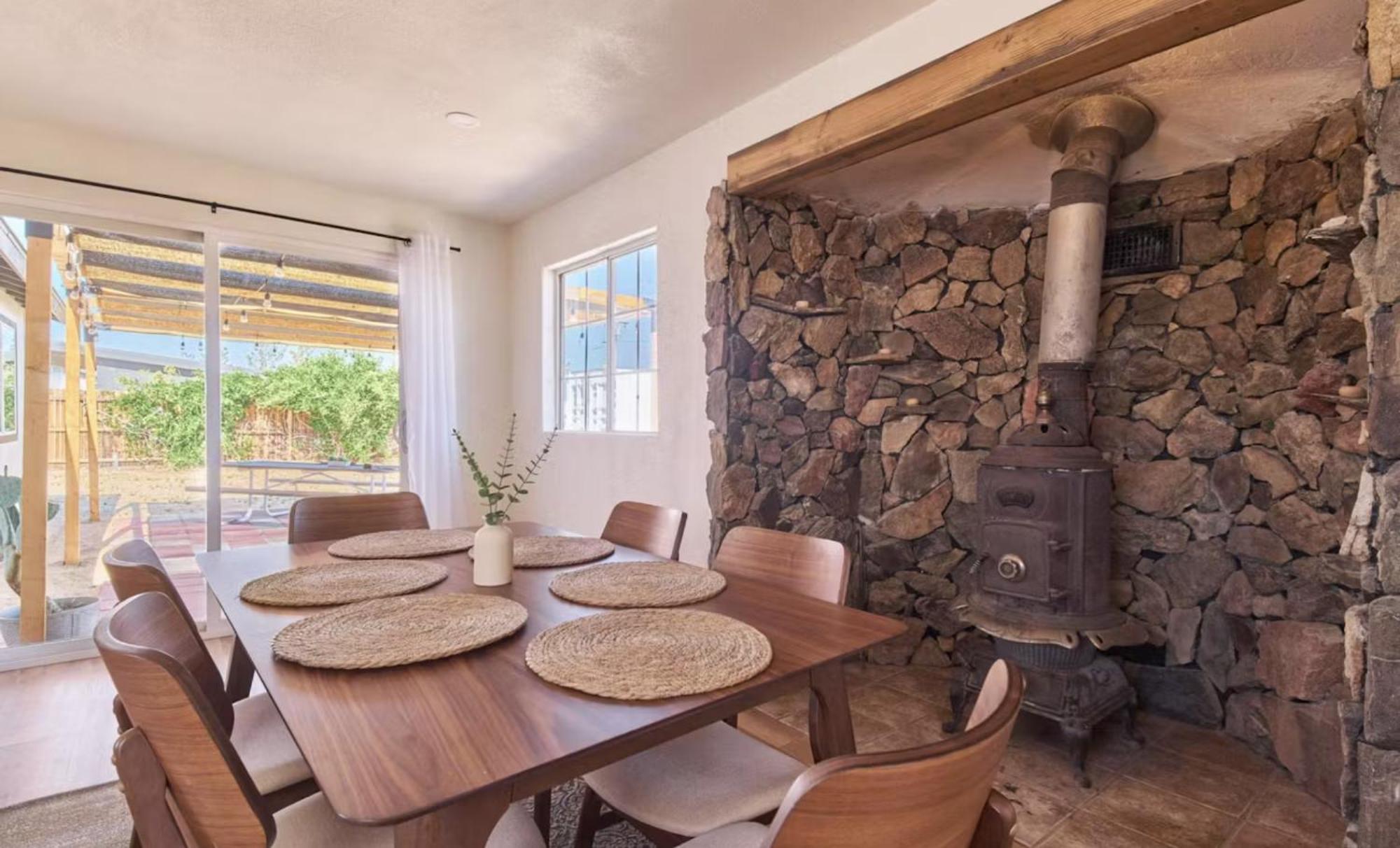Twin Palms Desert Getaway - Jacuzzi, Fire Pit, Meditation Room & More Joshua Tree Bagian luar foto