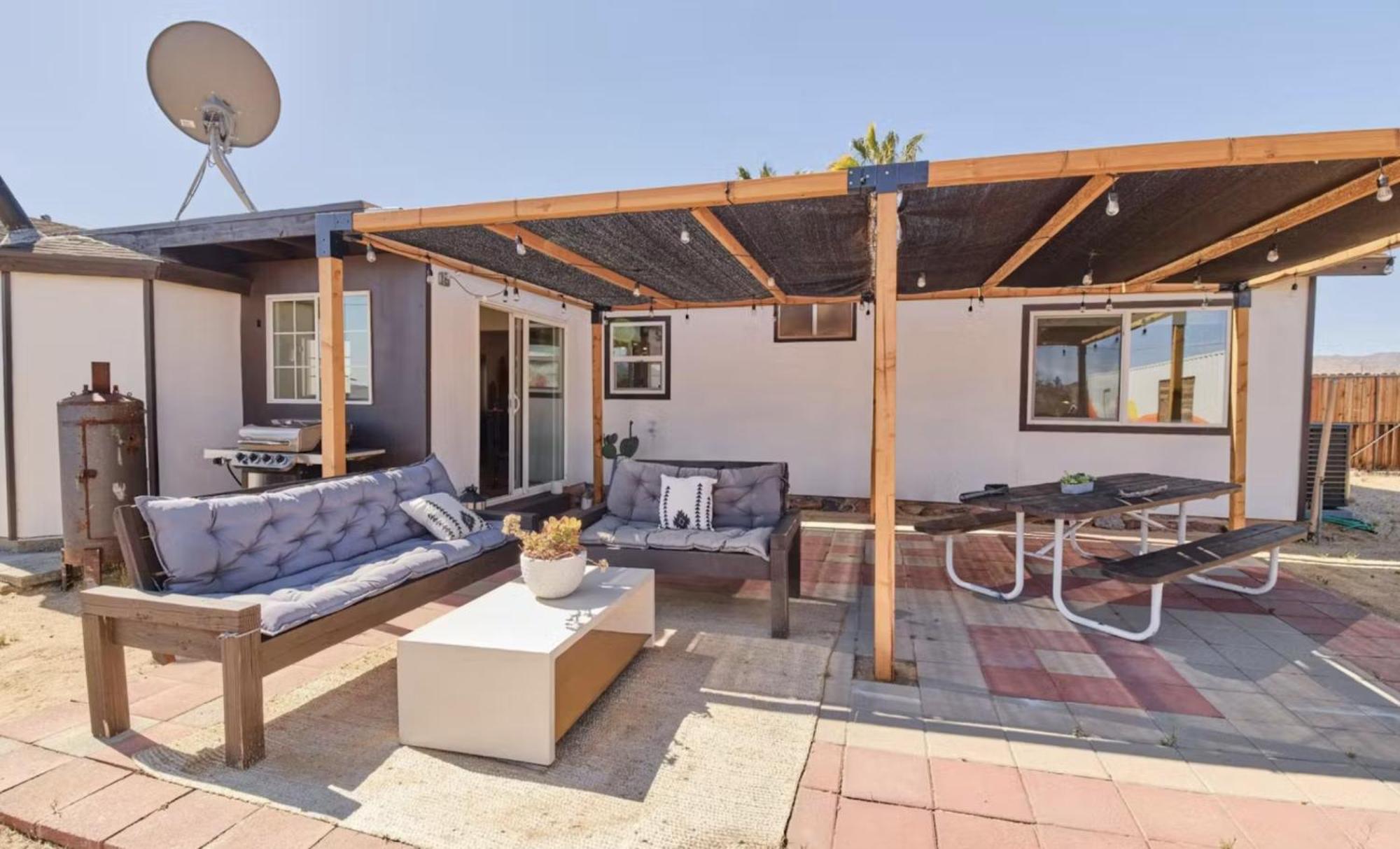 Twin Palms Desert Getaway - Jacuzzi, Fire Pit, Meditation Room & More Joshua Tree Bagian luar foto